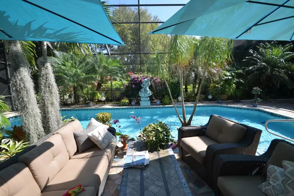 CSE Properties - Natalya's Tropical Estate Paradise Backyard Pool
