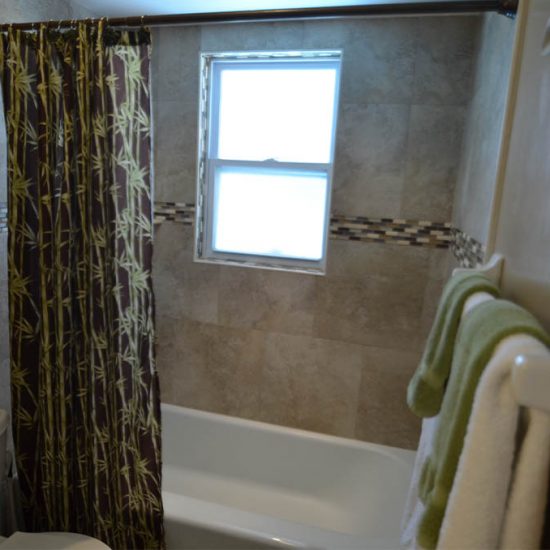 CSE Properties – Sarasota Beach Getaway Master Bathroom